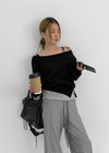 Off-shoulder slit fleece crop man-to-man