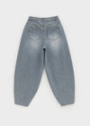 Tragende Ballonweite Jeanshose