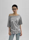 Lukua Lettering One-Shoulder Short Sleeve Tee